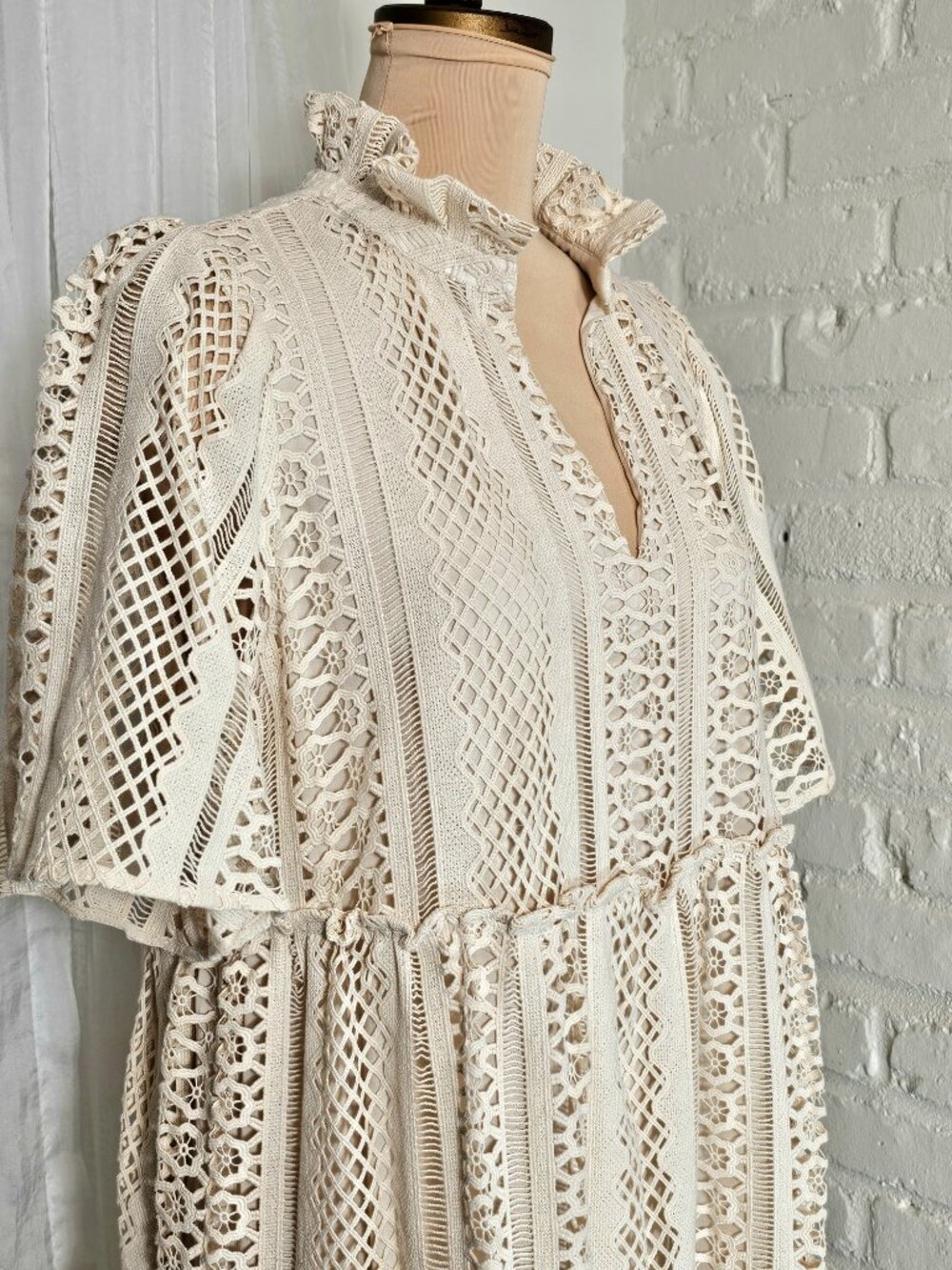 Tuckernuck NWT Cream Eyelet Lace Tiered Mini Dress  Size L - Picture 9 of 10